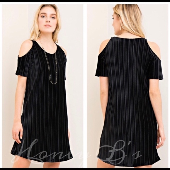 entro Dresses & Skirts - entro Black Velvet Dress